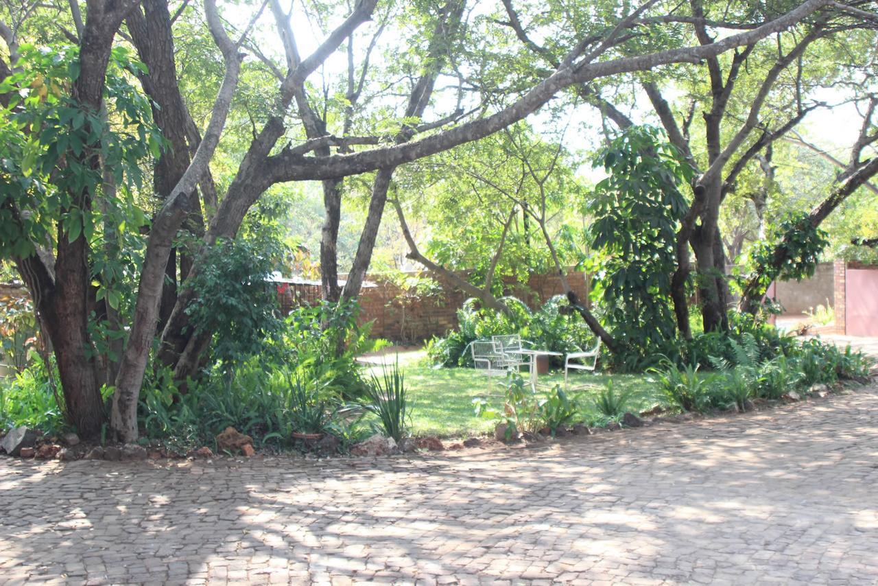 Mosi-Ua-Tunya Lodge Victoria Falls Exterior foto